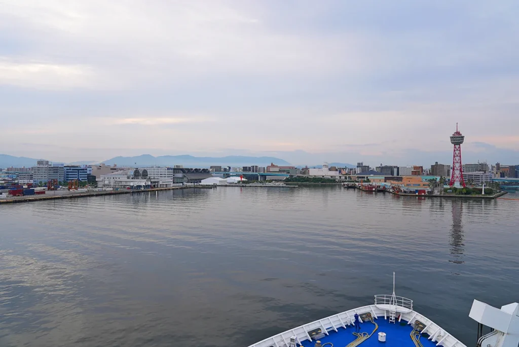 뉴카멜리아호 이용팁 - 뉴카멜리아호에서 보이는 하카타항의 아침 풍경