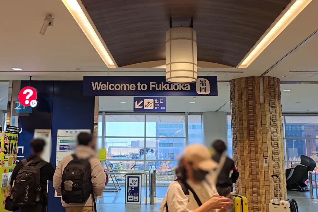 하카타항 입국 심사가 모두 끝나고 게이트를 나가면 보이는 후쿠오카 웰컴 보드