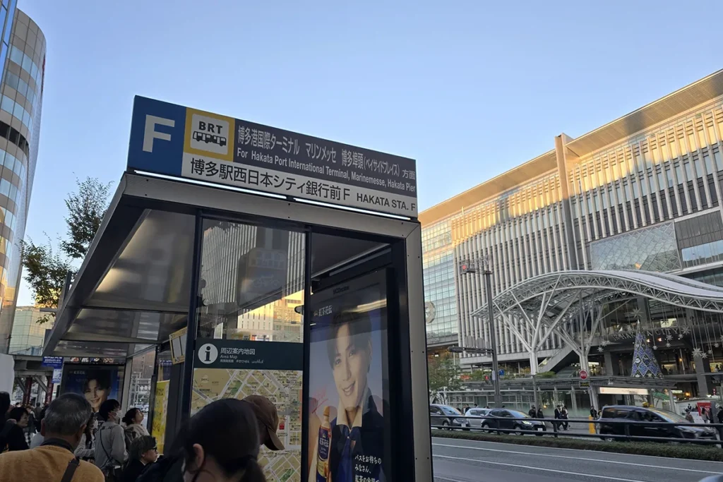 하카타역에서 하카타항 가는 방법: 하카타역 하카타 구치 길 건너편 F 정류장 