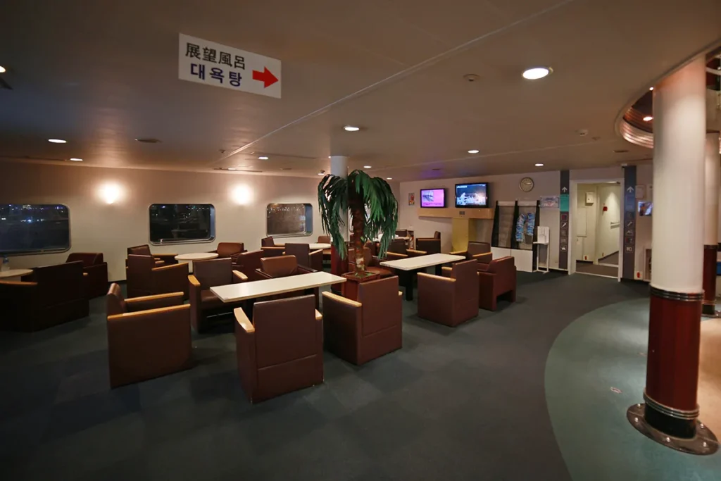 뉴카멜리아호 선내 방송은 로비에서도 청취 가능합니다.