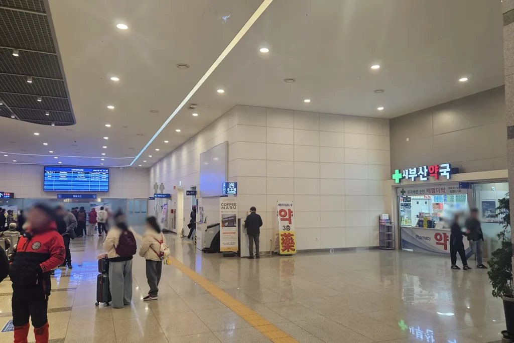 출국장 가는 길목에 위치해서 찾기 쉽다. 이 곳이 멀미약을 살수 있는 마지막 약국