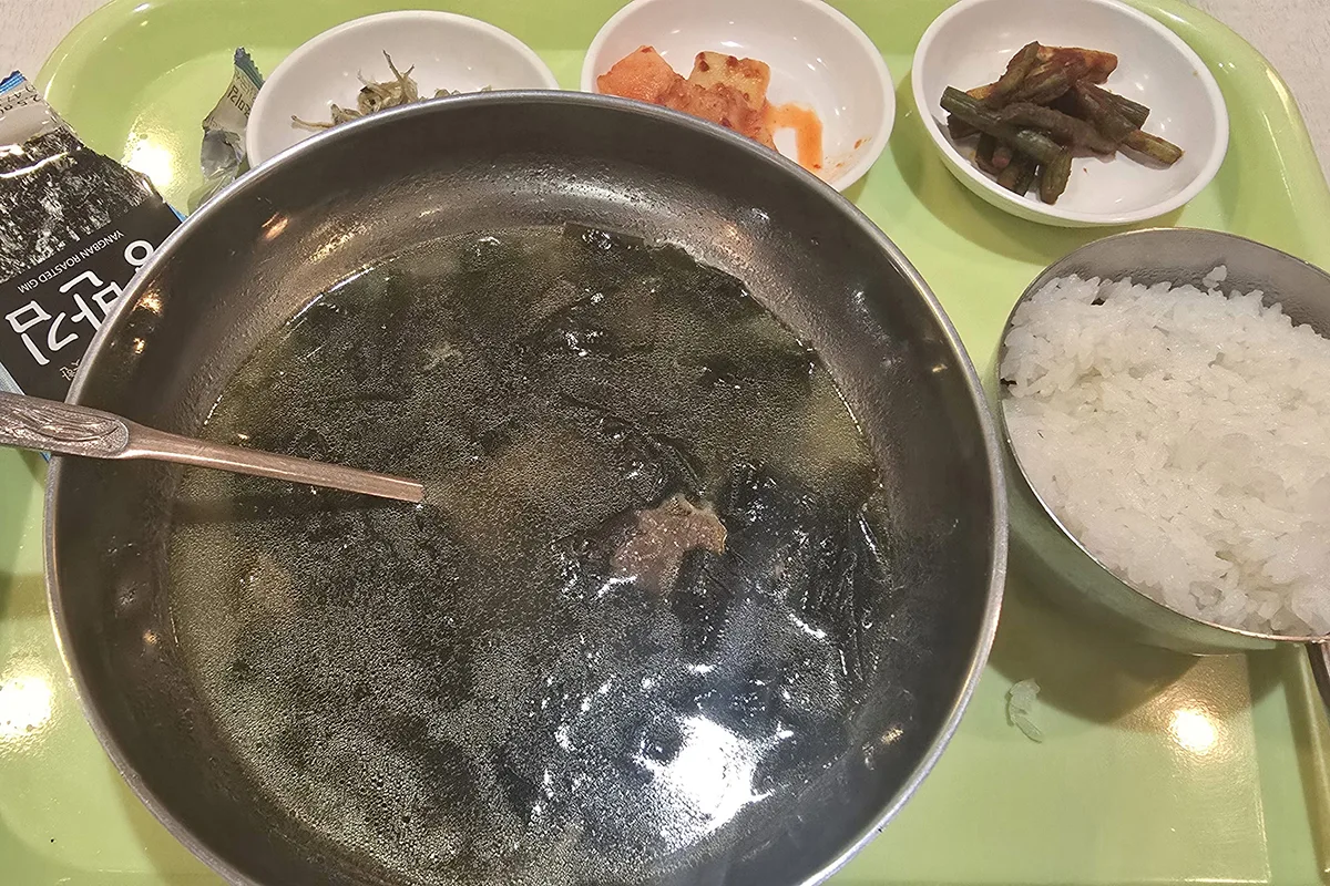 🚢 Start your Japan adventure with a hearty meal!

Enjoy a warm bowl of Korean Beef Seaweed Soup (Miyeok-guk) for breakfast at the New Camellia Restaurant. It’s the perfect way to fuel up for your first day in Fukuoka! 🍲✨