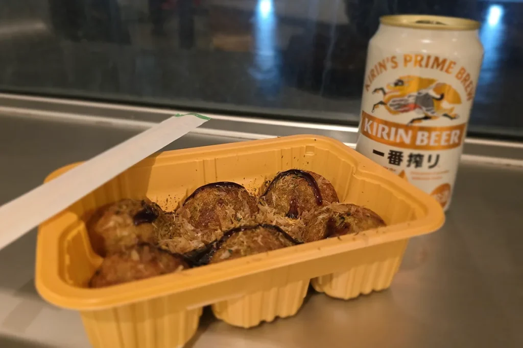 선상에서 즐기는 아사히 맥주 - 자판기 간식거리와 찰떡궁