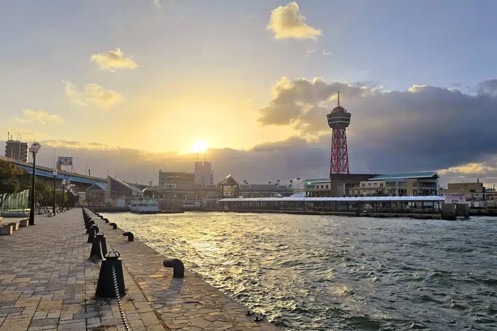 베이사이드 플레이스 하카타에서 하카타항 국제여객 터미널로 걸어가는 길에 볼 수 있는 멋진 풍경