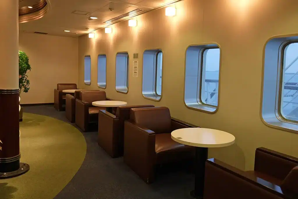 뉴카멜리아호 편의시설 5층 창가 자리