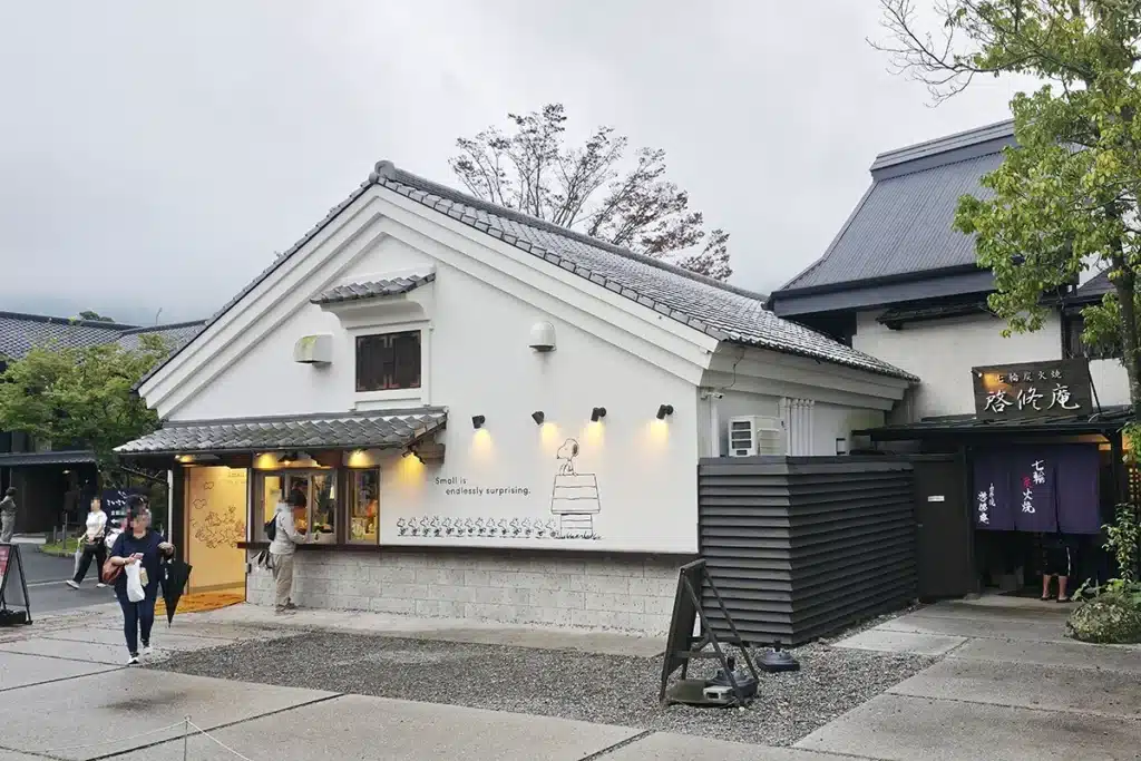 由布院汤之坪大街的著名地标:史努比茶屋