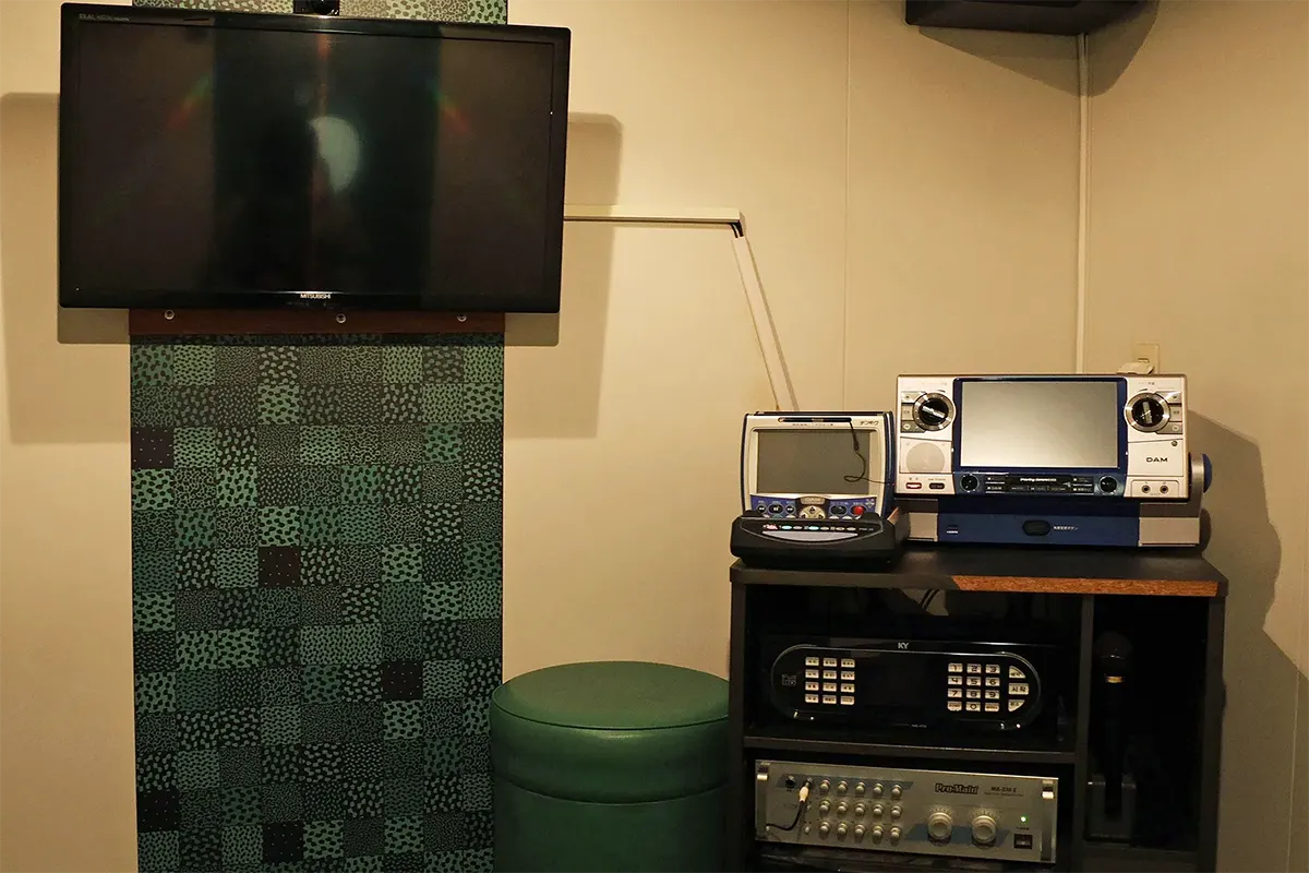 rofessional Japanese karaoke system (DAM) is ready with thousands of songs! 🎶